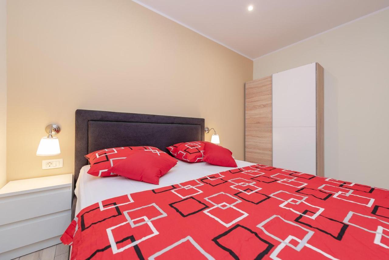 Apartments Bracic Spa Sukošan Exteriör bild