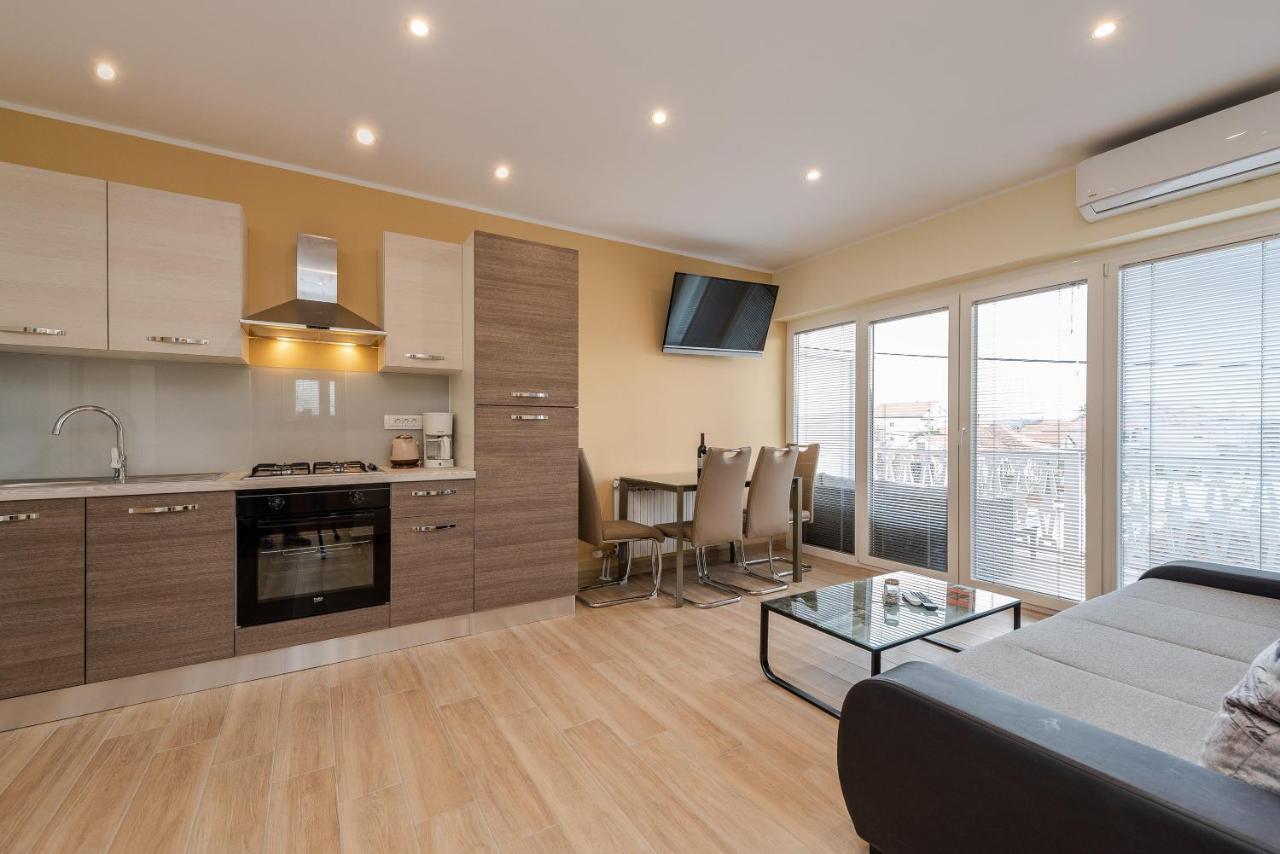 Apartments Bracic Spa Sukošan Exteriör bild